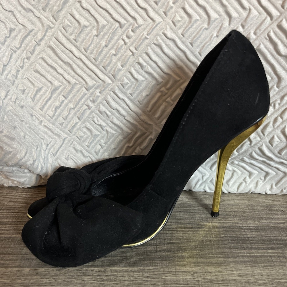 Privileged Valencia Faux Suede Heel Size 6.5 Black Gold Pointed Toe Bow Stiletto - Picture 5 of 11